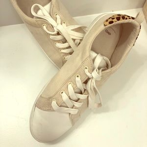 Gap sneaker with cheetah accent - Size 8